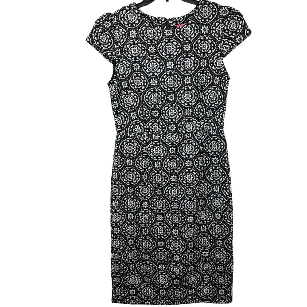 Betsey Johnson Black Gray Medallion Cap Sleeve Knit Sheath Dress Size 8 Stretch